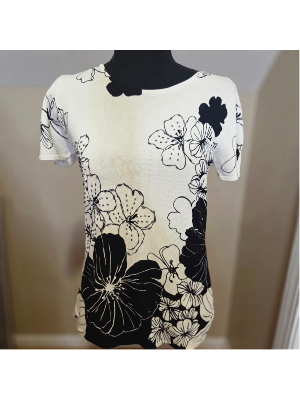 Venue White Black Floral Short Sleeve Knit Tee Size M